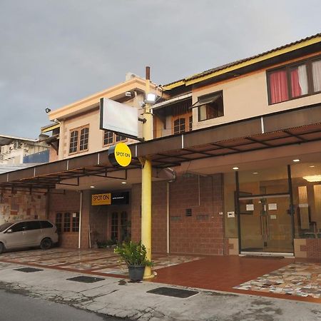 Spot On 2358 Aster Homestay Melati Buitenkant foto