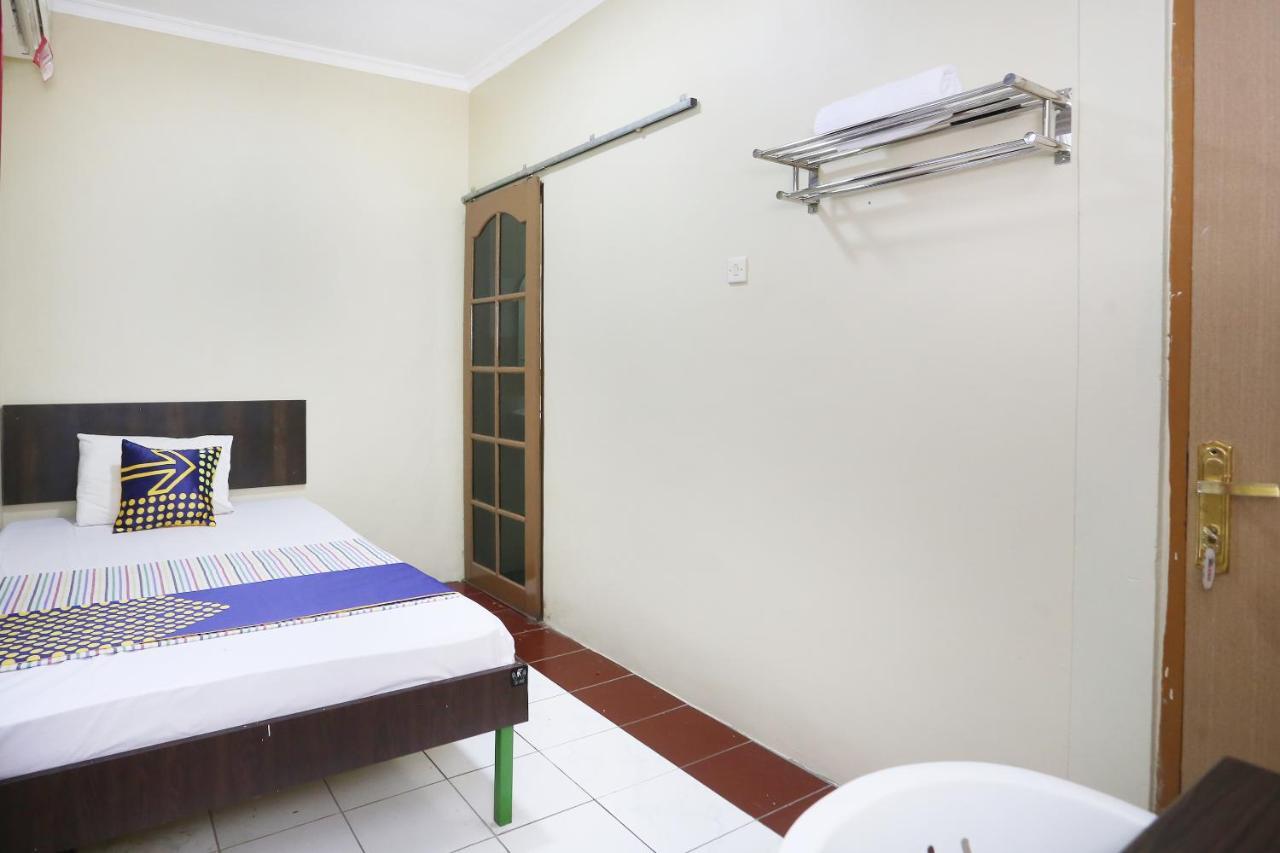 Spot On 2358 Aster Homestay Melati Buitenkant foto